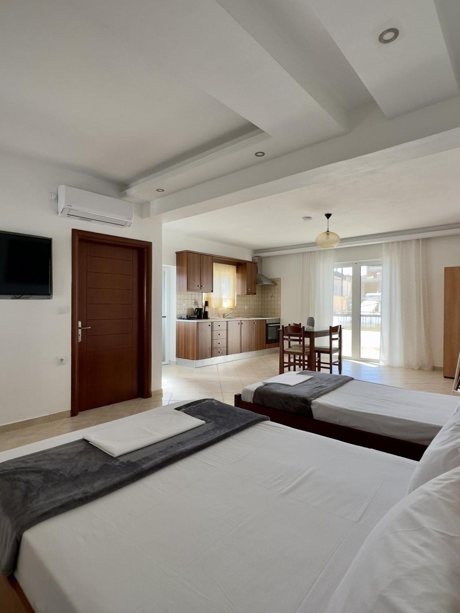 Azzurro Hotel Palairos ภายนอก รูปภาพ